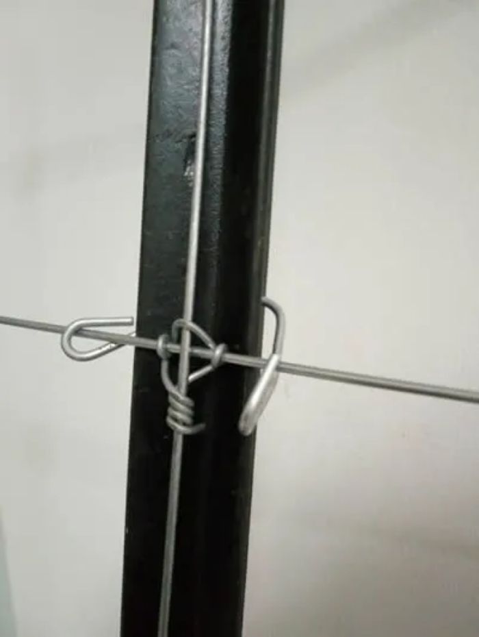 24 Y Fence Post match con clip in filo zincato