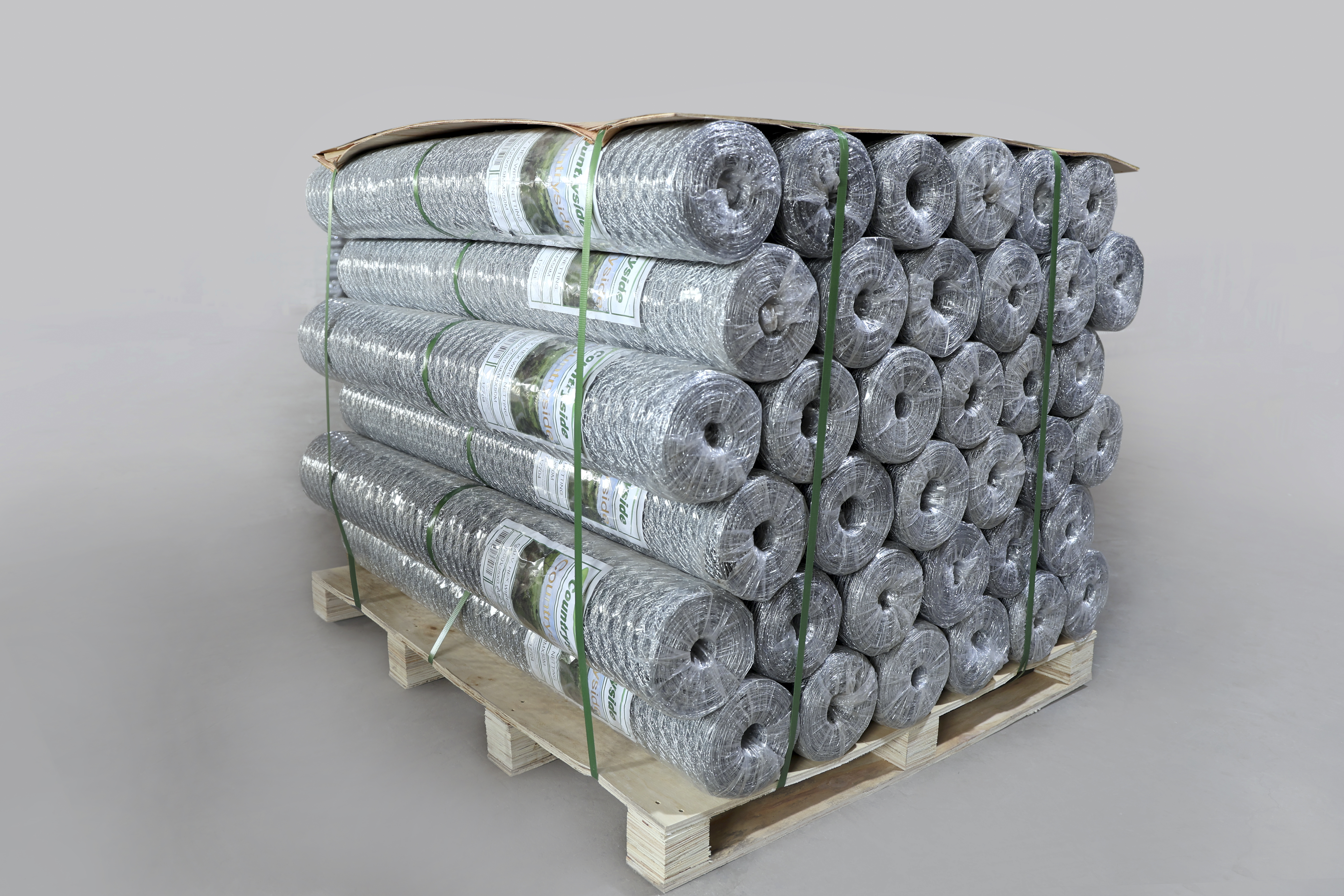 Hexagonal wire netting for wood pallet package